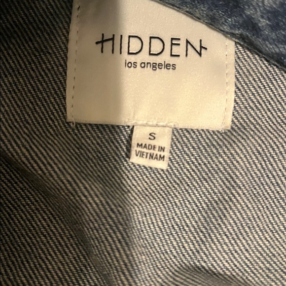 Hidden - Picture 4 of 4